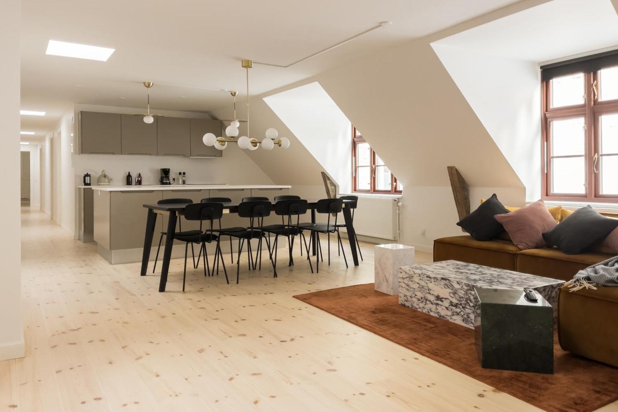 On Location By Round Tower Copenhague